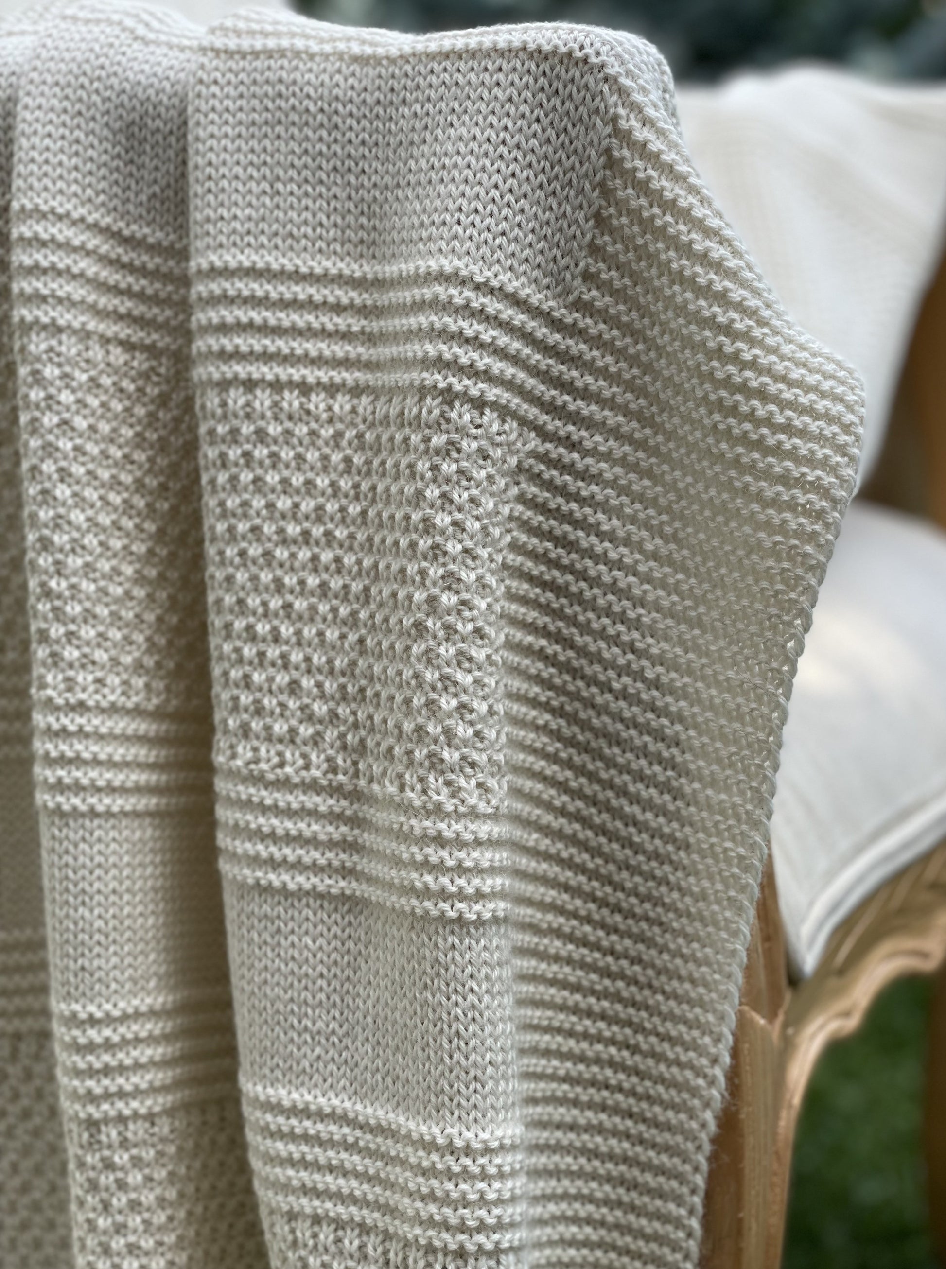 Knitted Baby Alpaca Wool Blanket Throw in Off-White