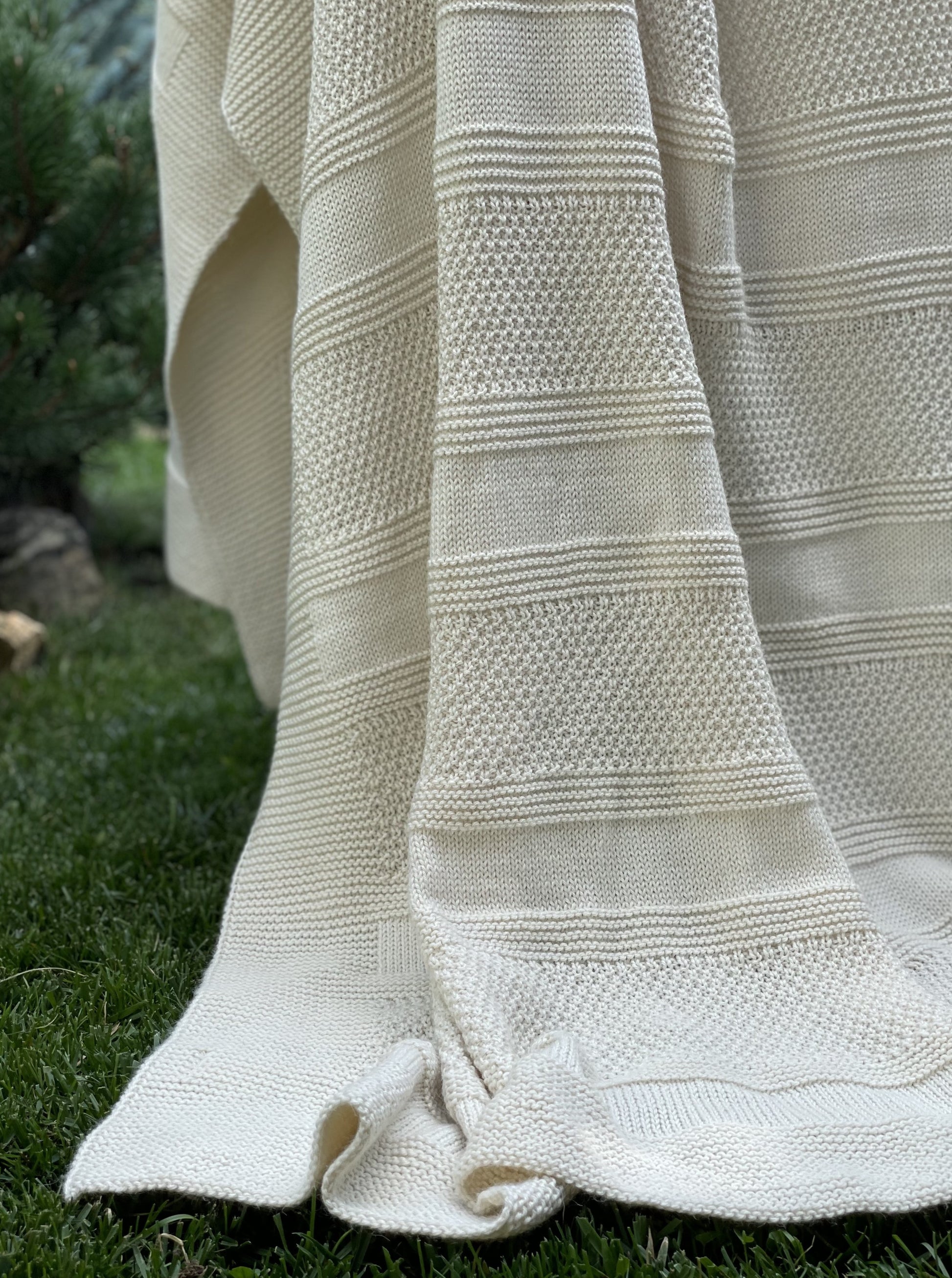Knitted Baby Alpaca Wool Blanket Throw in Off-White