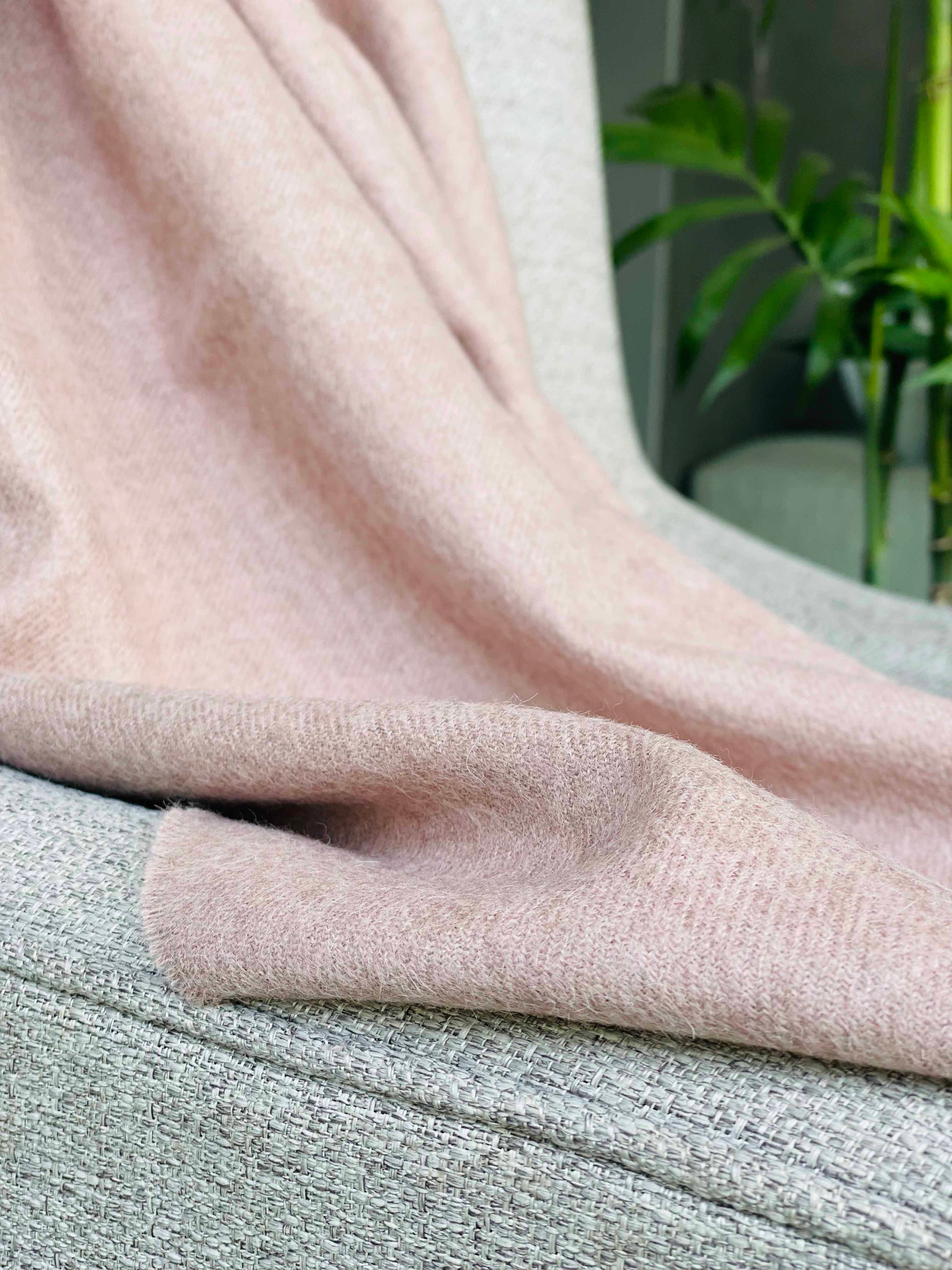 Blanket from alpaca wool in pink color